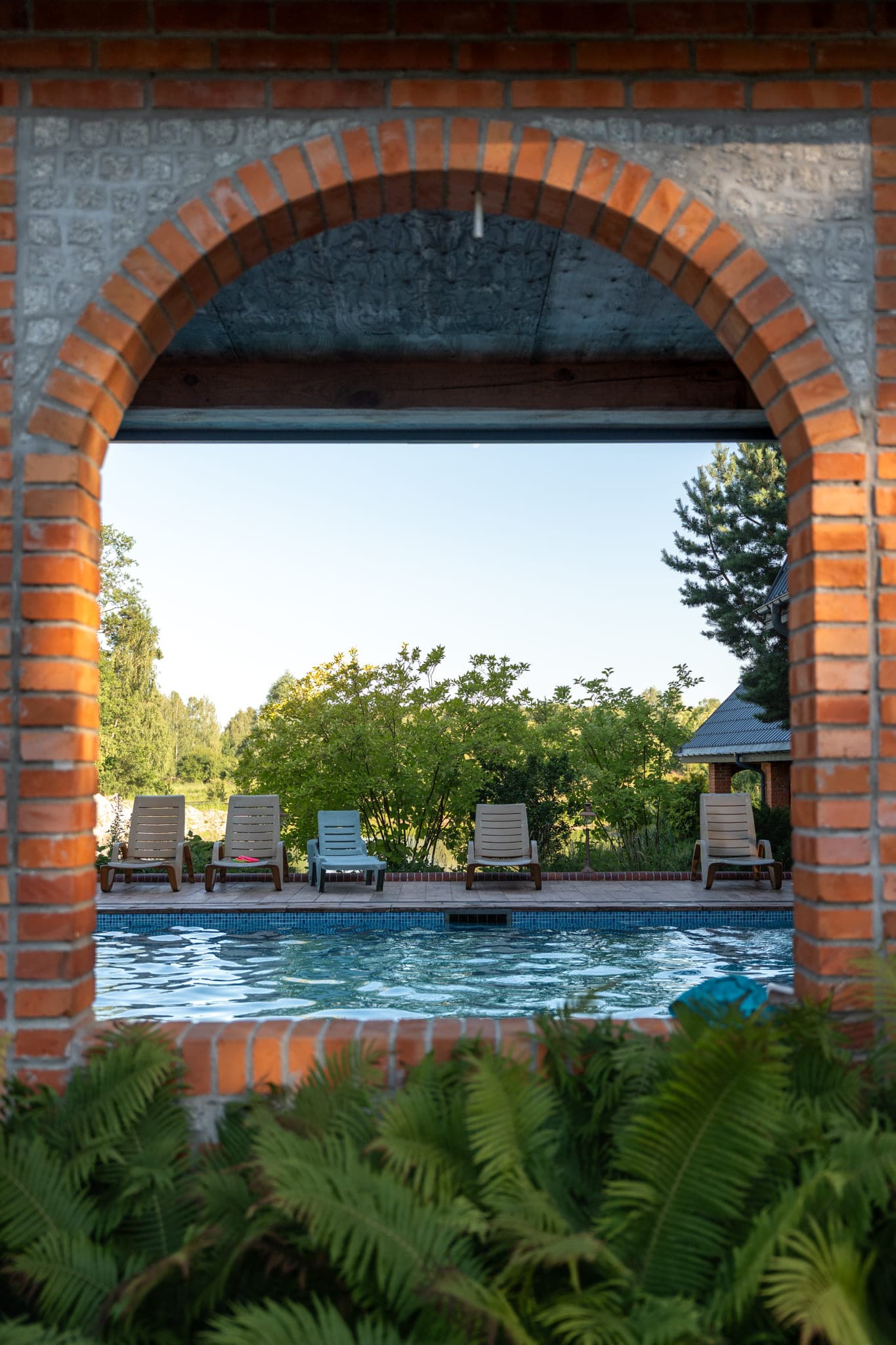 Basen sezonowy z widokiem na naturę