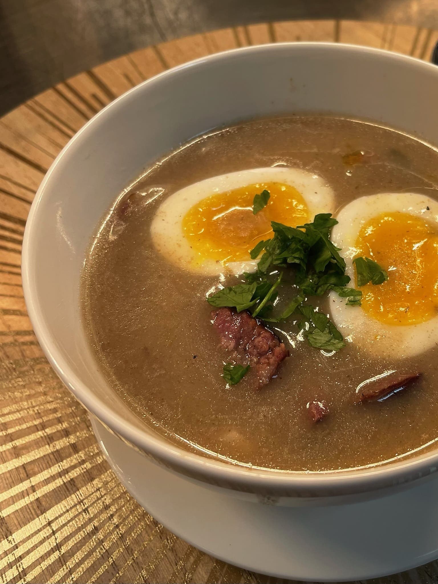 Staropolski żurek z jajkiem i swojską kiełbasą - restauracja JK Dwór Huszcza Pierwsza